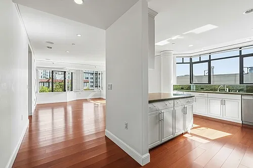 The Greenwich- Large & Bright 2bd/2ba Corner Unit W/ In Unit Lndry, Storage, Shared Terrace, Deck... — Photo 1