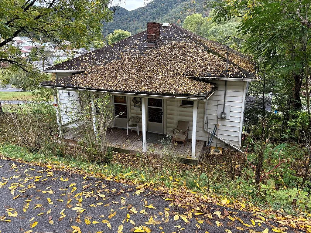 713 Circle Dr photo 1