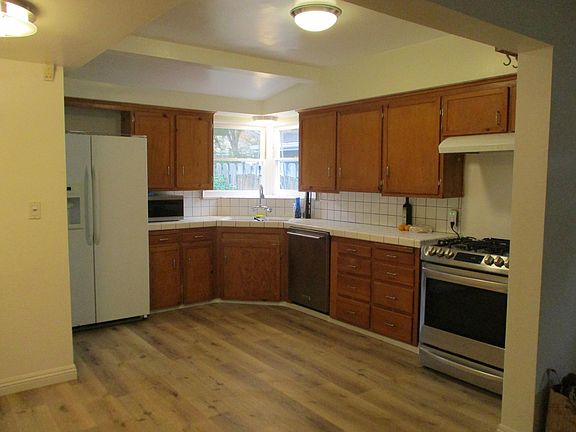 4th image of 5150 Canoga Ave