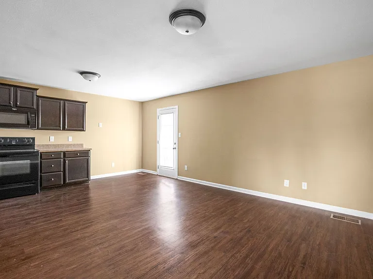 1719 Thistlewood Dr — Photo 8