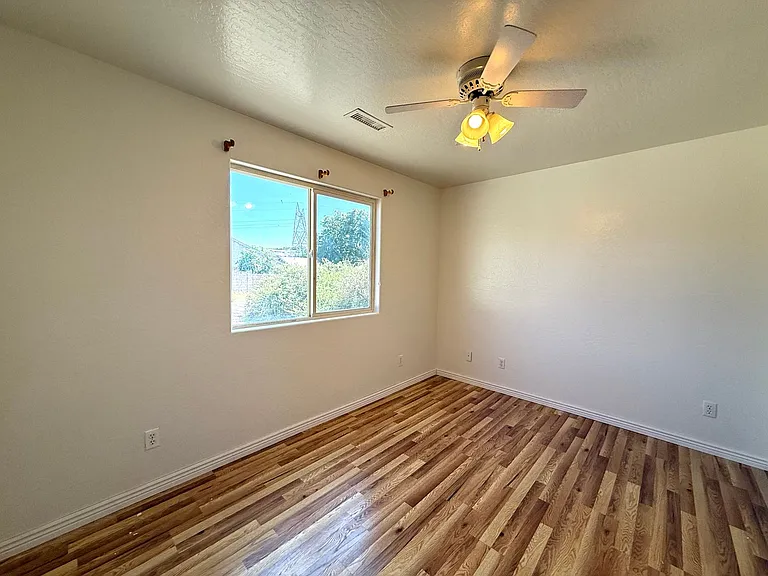 1415 Lakeview Rd — Photo 9