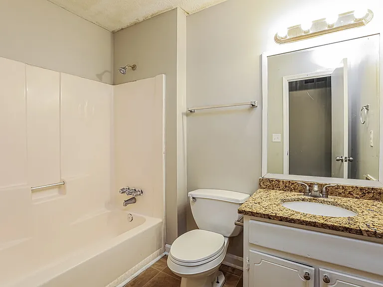 3237 Carmel Dr — Photo 15