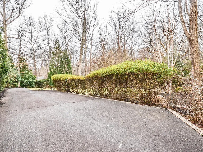 9108 Weant Dr — Photo 58