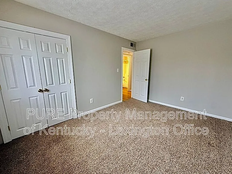 3772 Camelot Dr #4 — Photo 12