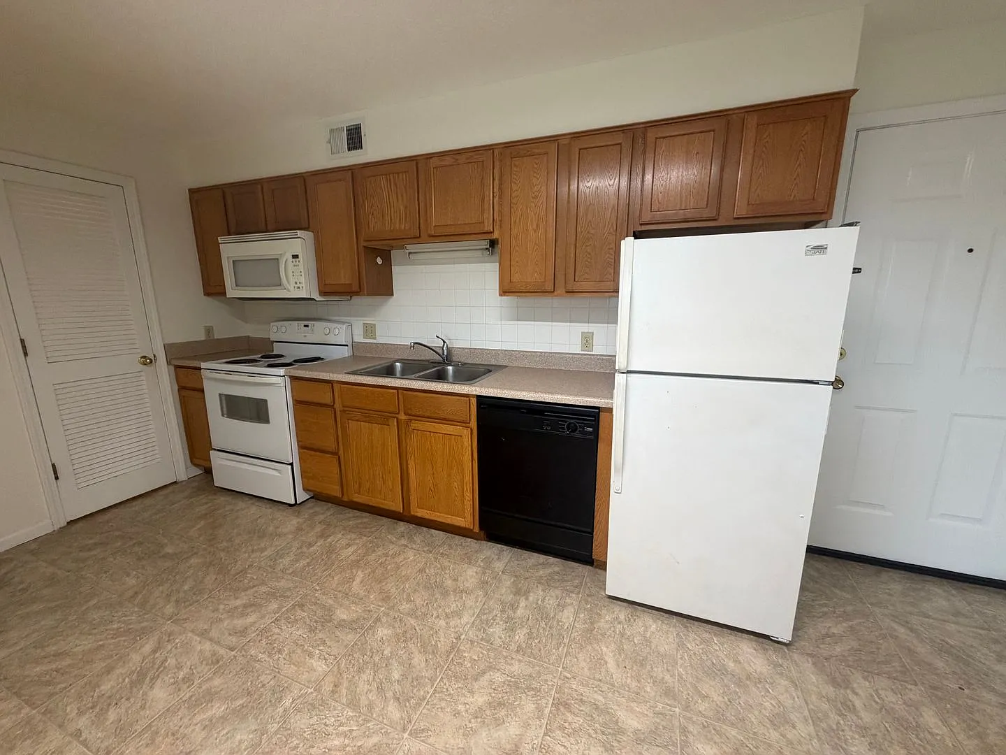 2 bedrooms, 1.0 bathroom — Photo 4