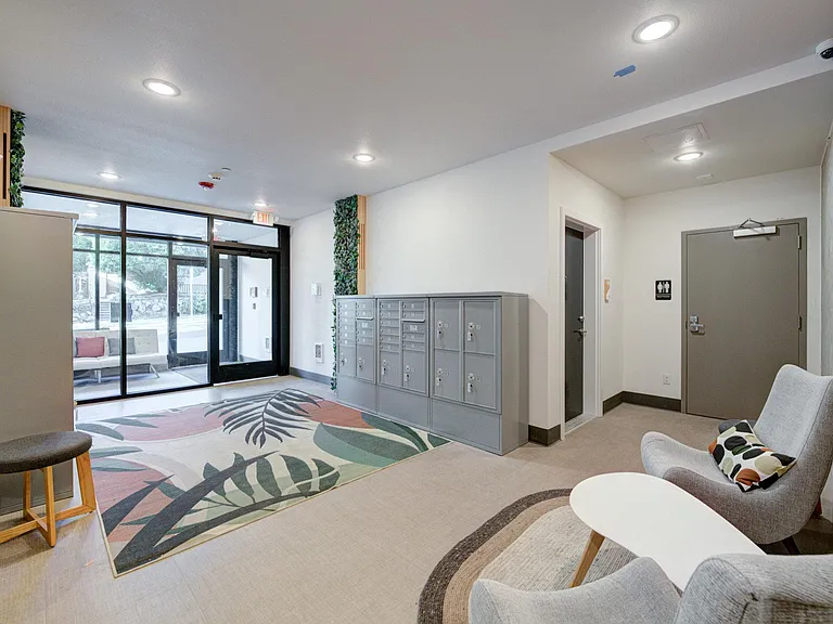 Viola Apartments — Photo 11