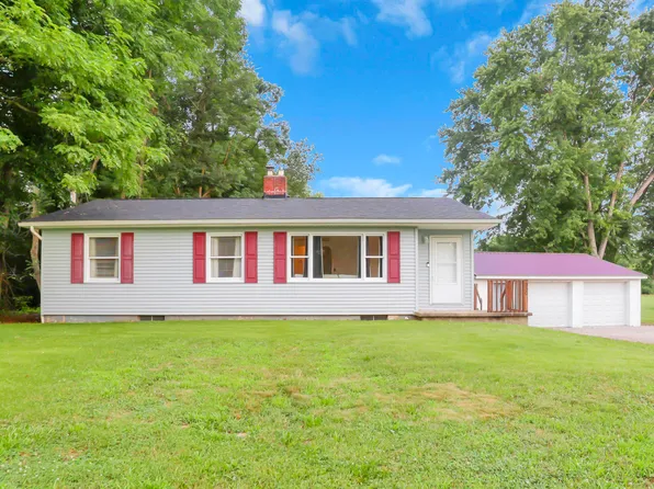 930 Lake Rd SE, Lancaster, OH 43130