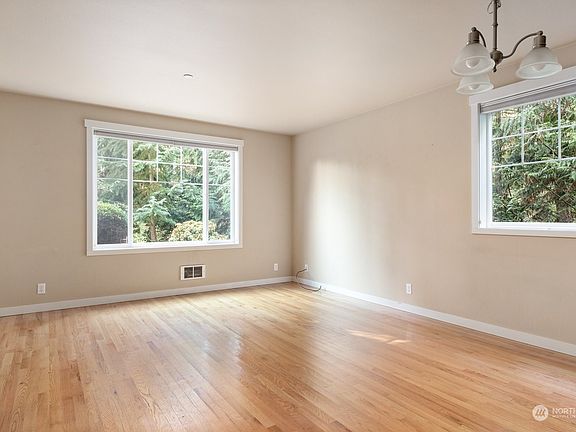 4th image of 214 NW 1st Street