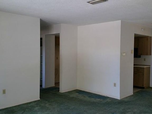 5th image of 2719 Oxford Dr W