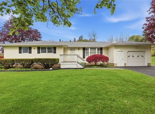10 Fox Chapel Rd, Pittsford, NY 14534