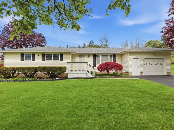 10 Fox Chapel Rd, Pittsford, NY 14534