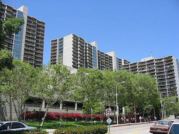 4th image of 255 S Hill St #11340