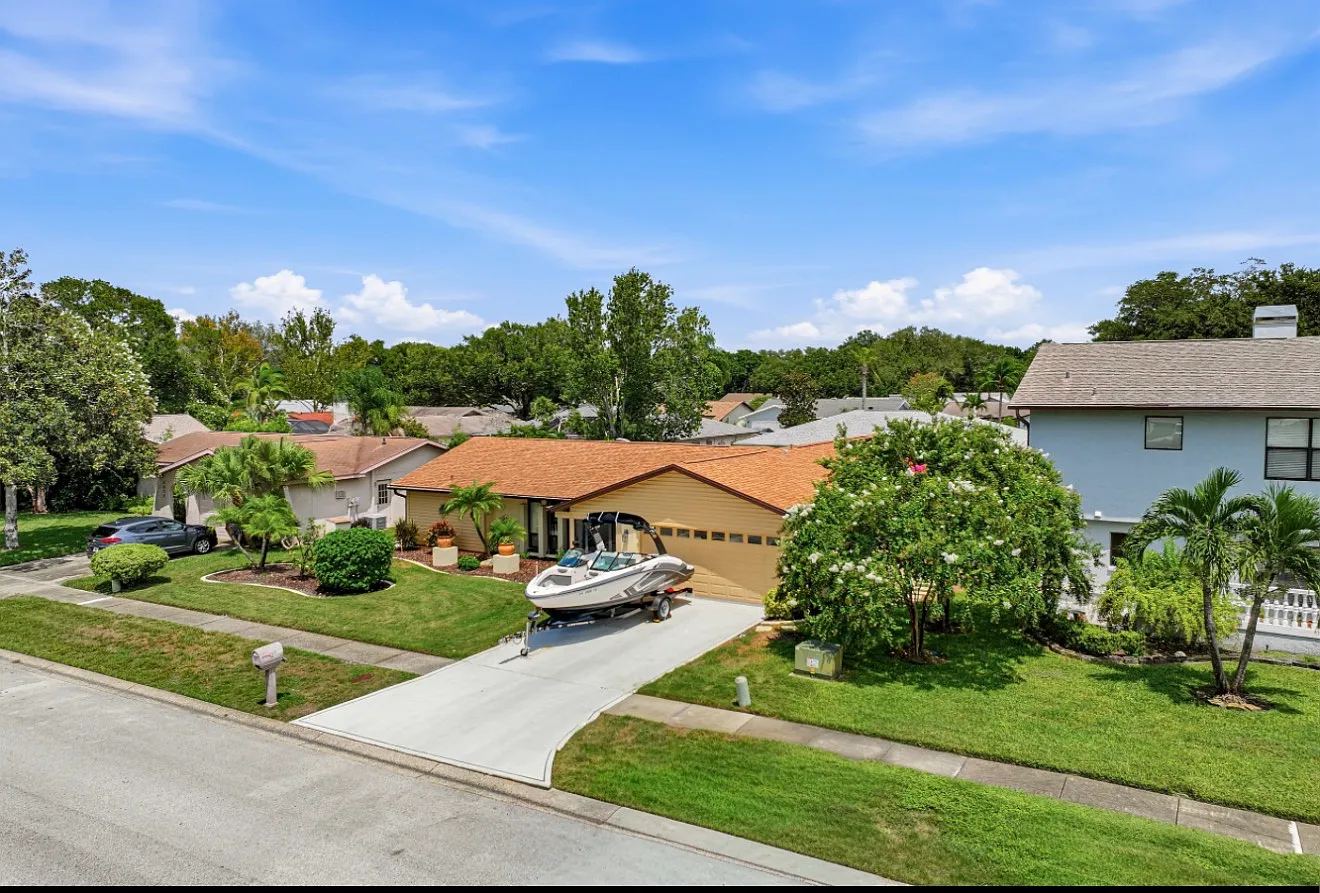 3 bed, 1930 sqft, $3,699 — Photo 4