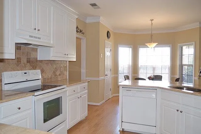 155 Ruby Forest Pkwy — Photo 13