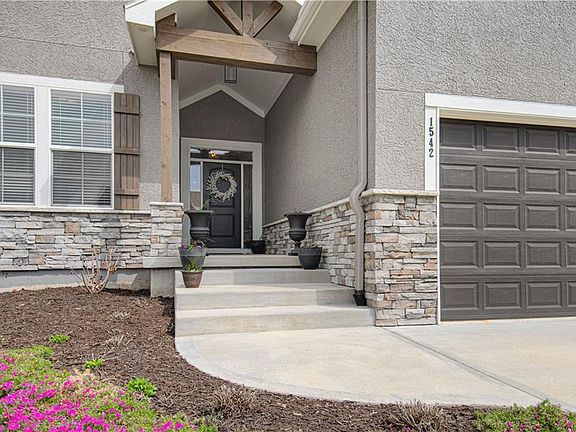 3rd image of 1542 SW Arbor Park Dr