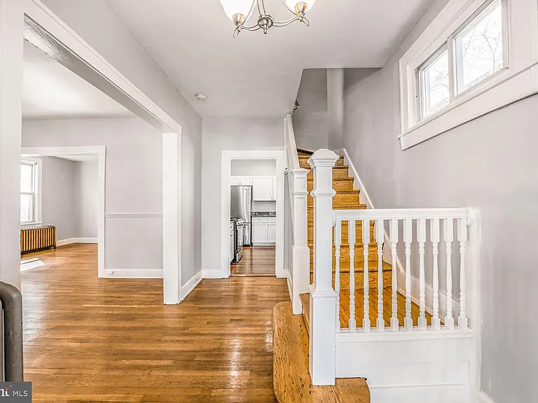 3216 22nd St NE — Photo 3