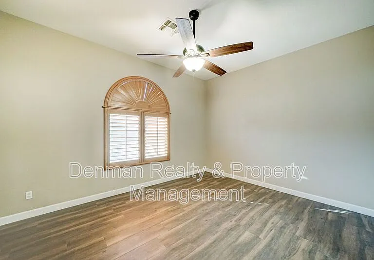 1357 N Drexel — Photo 22