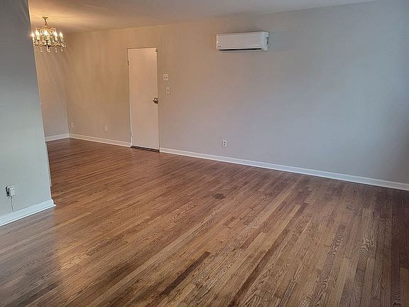 3rd image of 3516 Glendale Ln NW