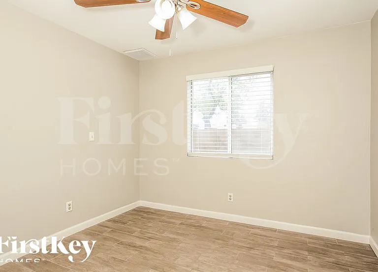 4237 W Grovers Ave — Photo 12