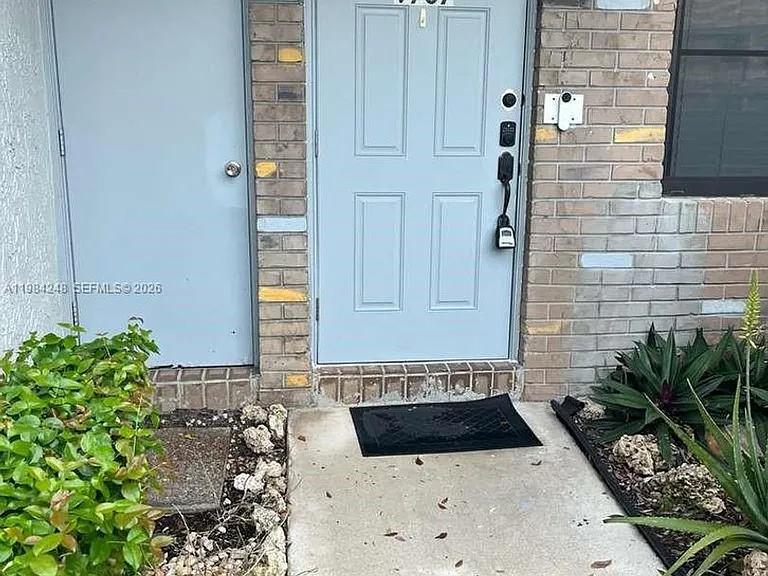 9787 Riverside Dr #62-4 — Photo 6
