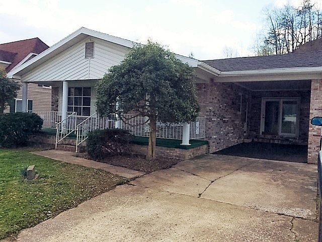 1st image of 211 Greentown Ln