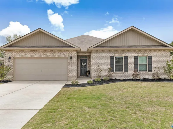 108 Cave Springs Cir, Owens Cross Roads, AL 35763