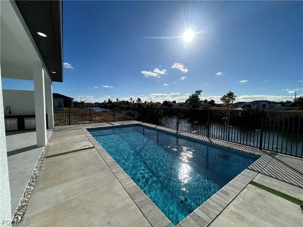 2610 NE 1st Place Cpe, Coral, FL 33909