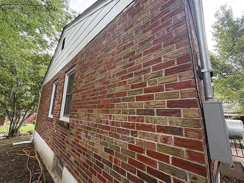 3 bed, 1.0 bath, 936 sqft, $1,450 — Photo 3