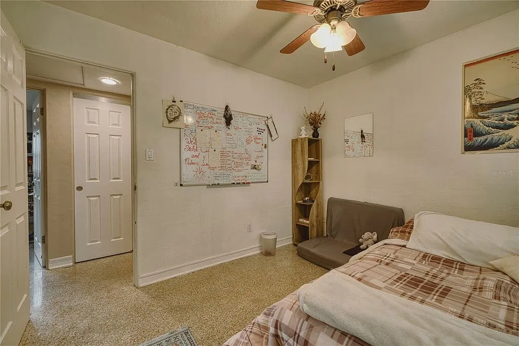 3 bed, 1.5 bath, 1315 sqft, $2,300 — Photo 4