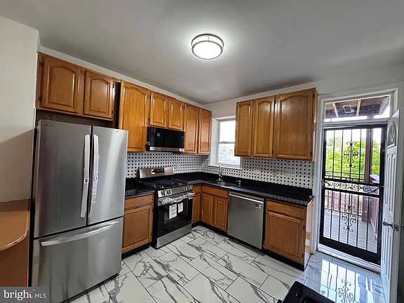 3rd image of 3307 Abell Ave