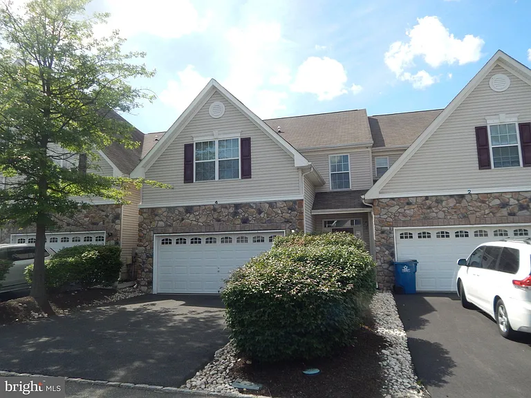 4 Blake Dr — Photo 3