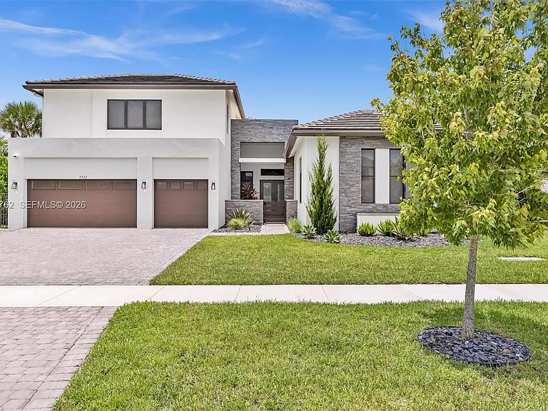 5765 SW 104th Ter — Photo 3