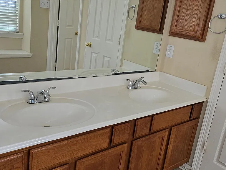 1018 Winter Green Ct — Photo 16