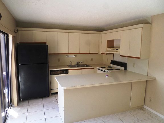 5th image of 2626 SW 15th St