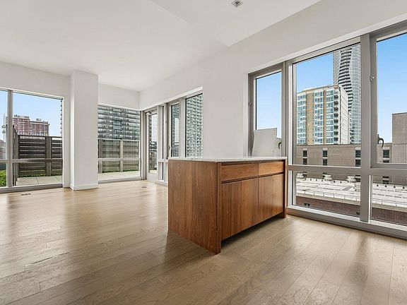 5th image of 75 Park Ln S APT 605