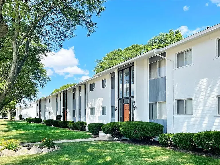 Golfview Apartments — Photo 13