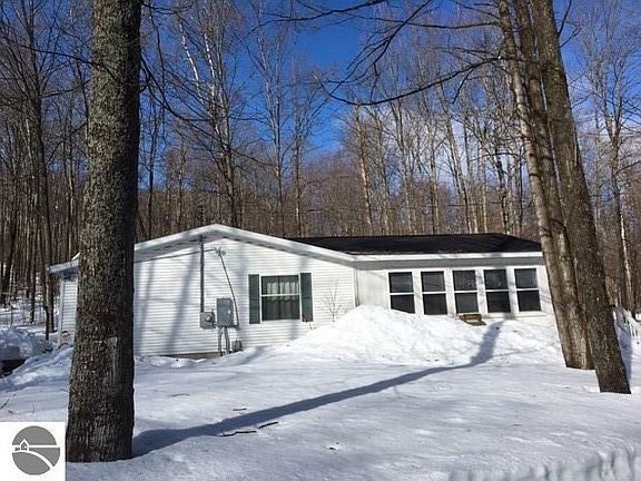 3rd image of 13232 Heller Ct NE