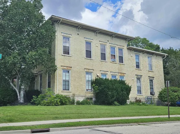 302 St Lawrence Avenue, Janesville, WI 53545