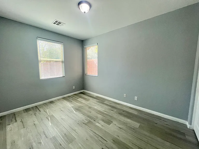 576 Glassford Ct — Photo 19