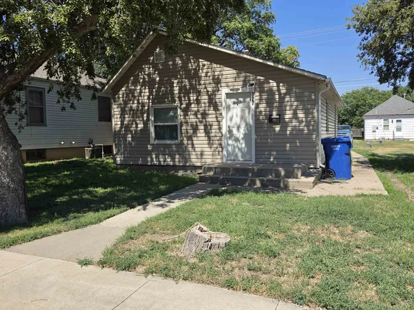 327 E 11th St, Hays, KS 67601