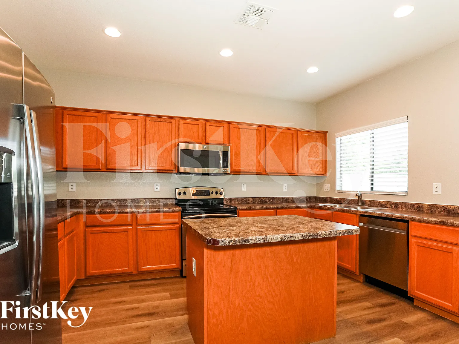 3 bed, 2.5 bath, 2560 sqft, $2,070 — Photo 4