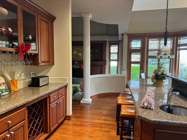 29th Pl NE — Photo 15