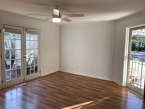 Front door with screen door for pretty days