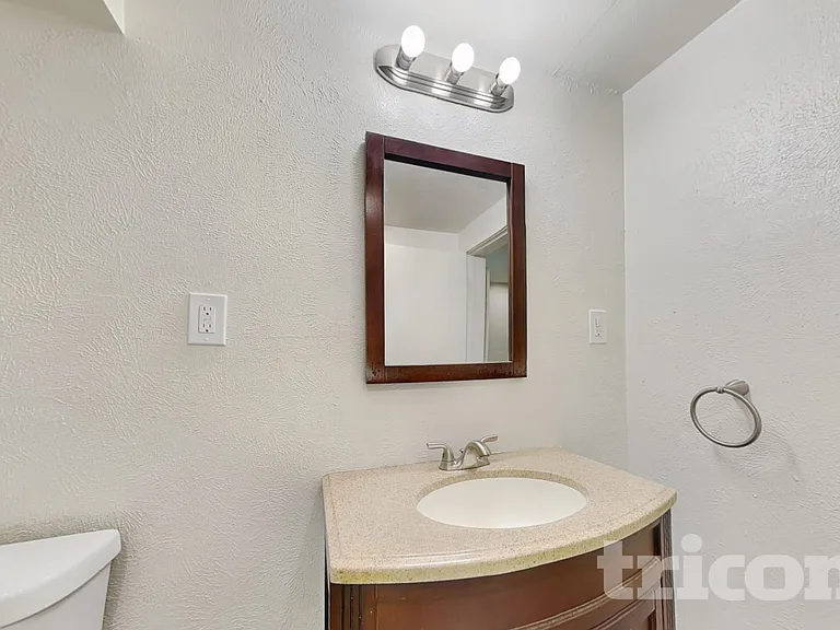 5936 S Independence St — Photo 11