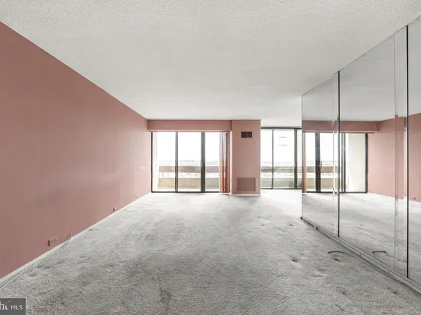 1326 Spruce St APT 2204, Philadelphia, PA 19107