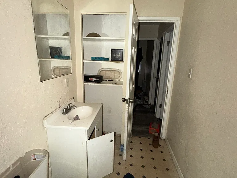 2 E Adams Dr — Photo 9