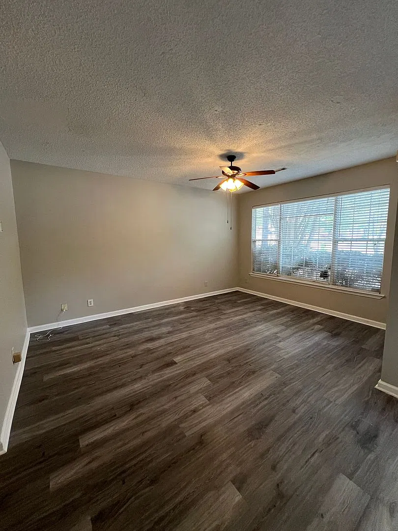 Spacious 3br/2.5ba Townhome In Sunset Hills, Rex, Ga - Fabulous Move In Ready Town Home Featuring... — Photo 3