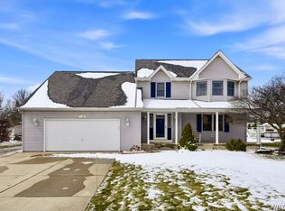 7196 Balla Dr, North Tonawanda, NY 14120