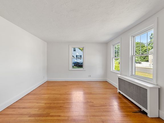 4th image of 41 Jones Ave