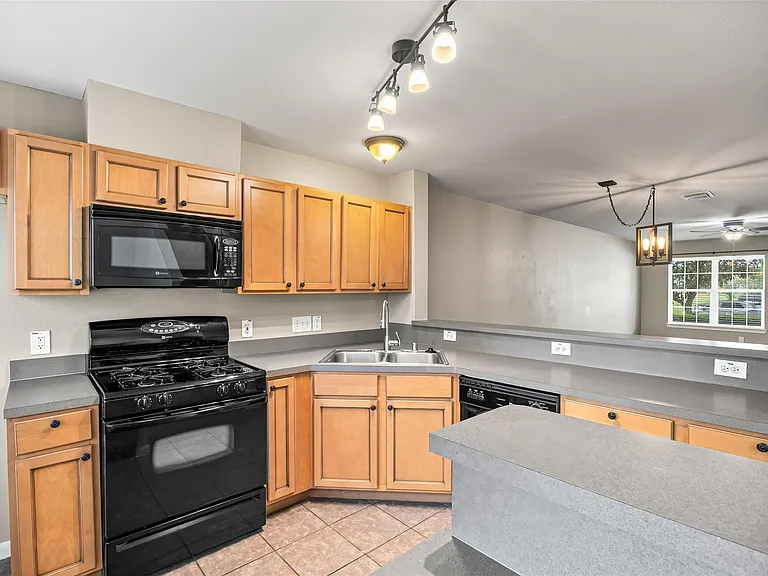 1651 Grable Cove Ln — Photo 8
